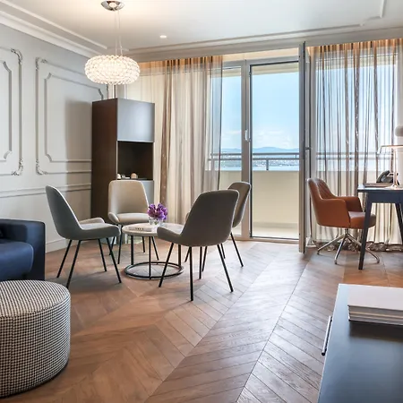 Ambasador - By Liburnia & ホテル オパティヤ